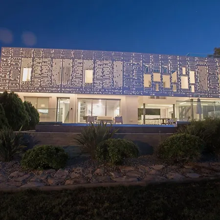 Chloe Luxury فيلة بروتاراس