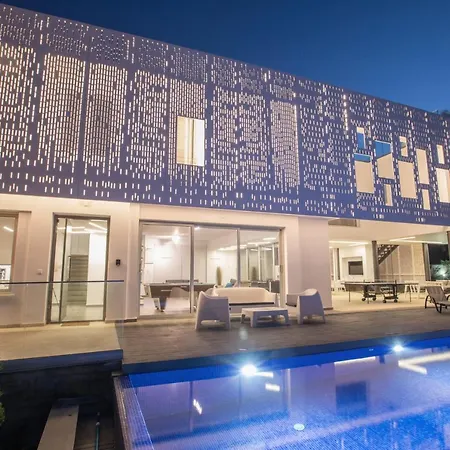 Chloe Luxury Villa *