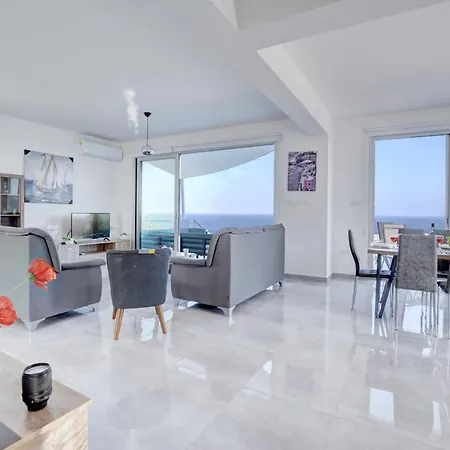 Chloe Luxury Villa *