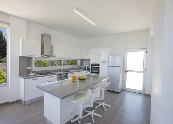 Chloe Luxury Villa *