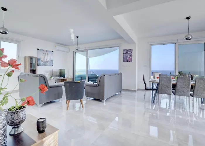 Chloe Luxury Villa *