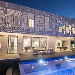 Chloe Luxury Villa *